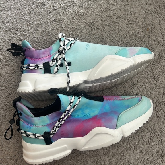 john geiger sneakers. size 8 - Picture 2 of 4